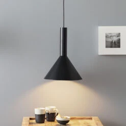 Lucande Caris Pendelleuchte Ø30cm Schwarz/gold