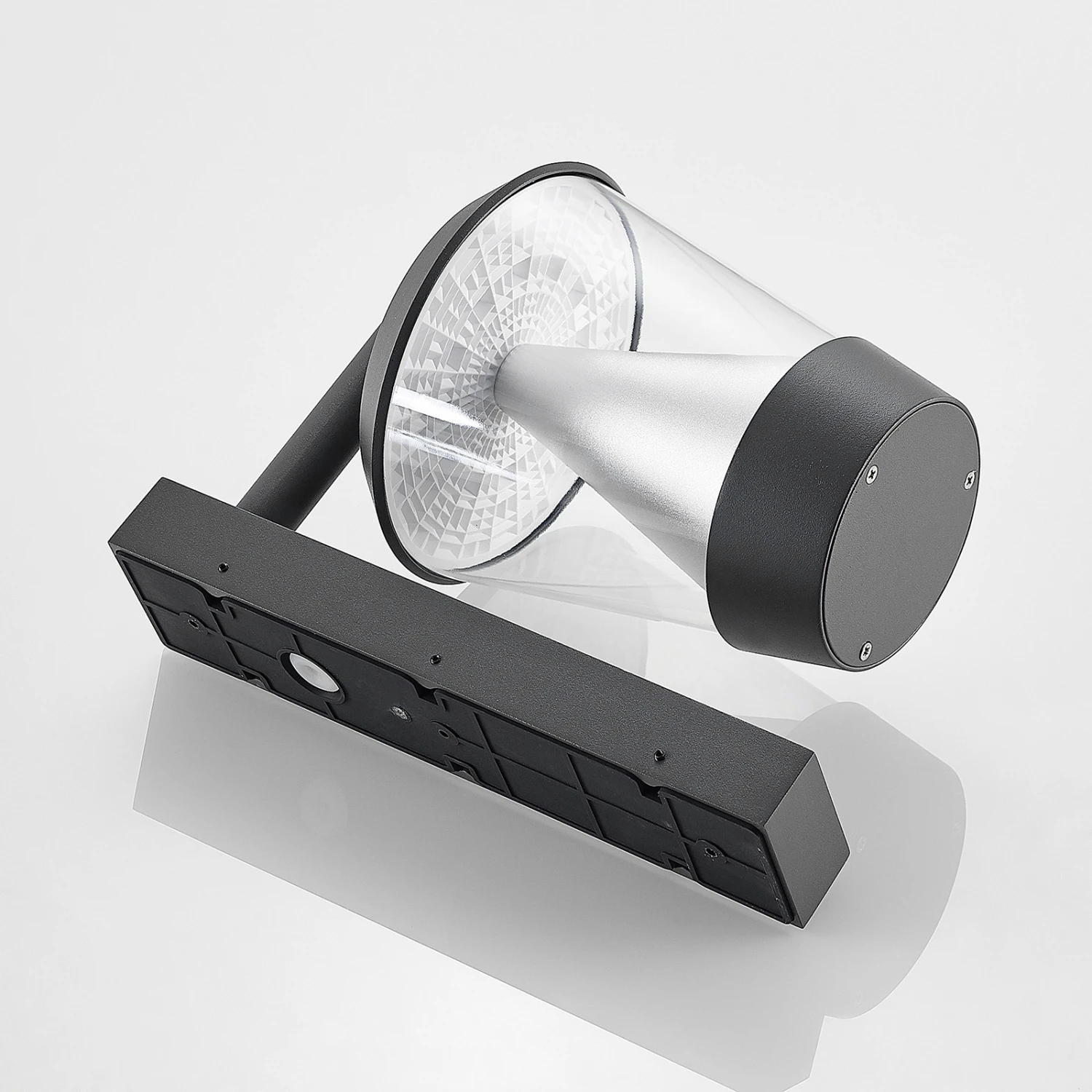 Lucande Tiany LED-Außenwandleuchte, Hängend 10 Lucande Tiany LED-Außenwandleuchte, Hängend – Bild 8