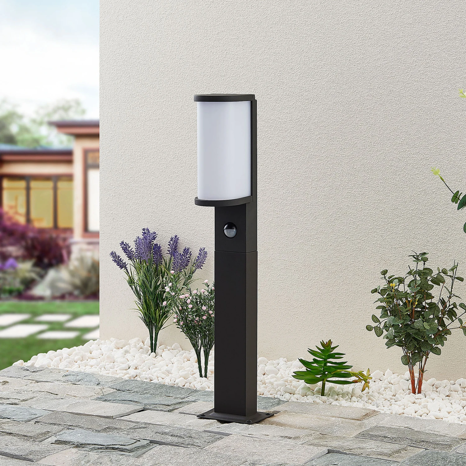 Lucande Jokum LED-Wegelampe, IP54, 60 Cm, Sensor 4 Lucande Jokum LED-Wegelampe, IP54, 60 Cm, Sensor – Bild 2