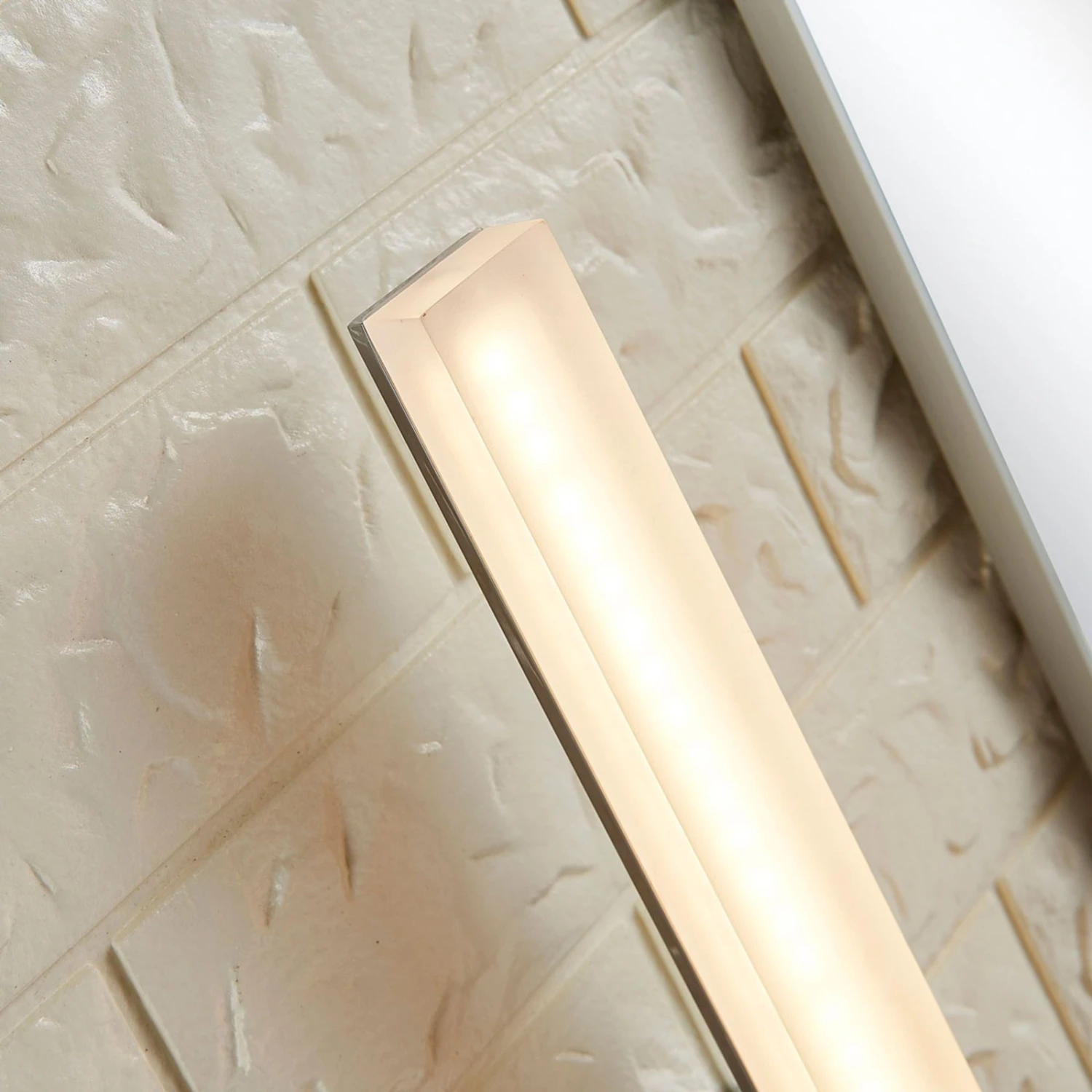 Lucande Schmale LED-Wandleuchte Julie, IP44 9 Lucande Schmale LED-Wandleuchte Julie, IP44 – Bild 7