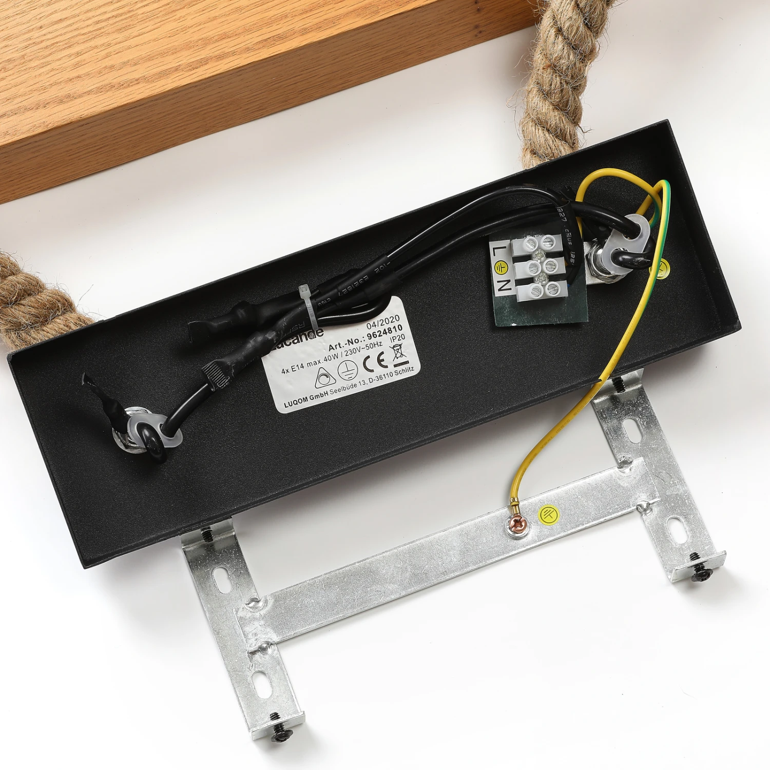 Lucande Hakona Holz-Hängeleuchte, 4 Betonschirme 10 Lucande Hakona Holz-Hängeleuchte, 4 Betonschirme – Bild 8