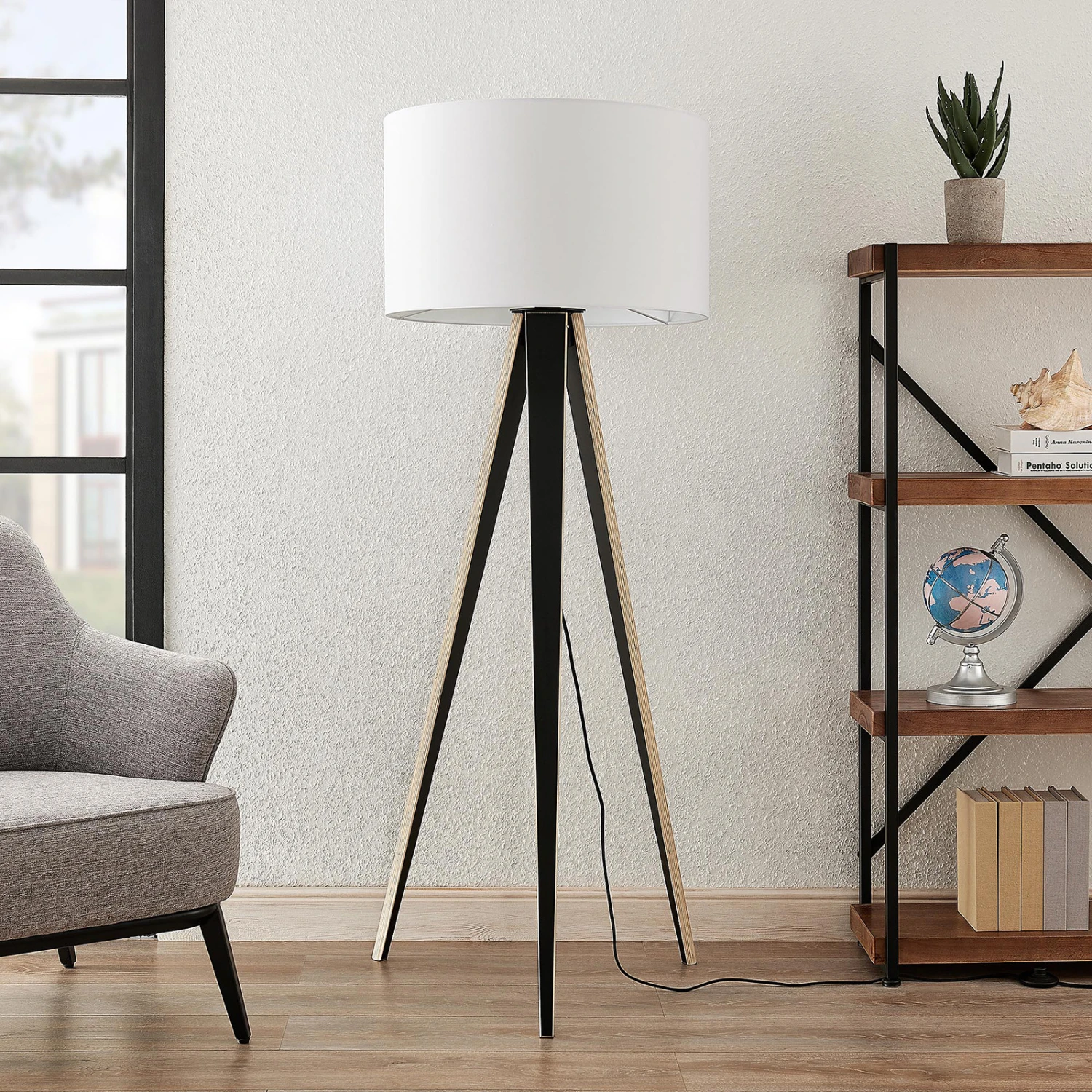 Lucande Bodhi Tripod-Stehleuchte, Zylinder, Weiß 4 Lucande Bodhi Tripod-Stehleuchte, Zylinder, Weiß – Bild 2