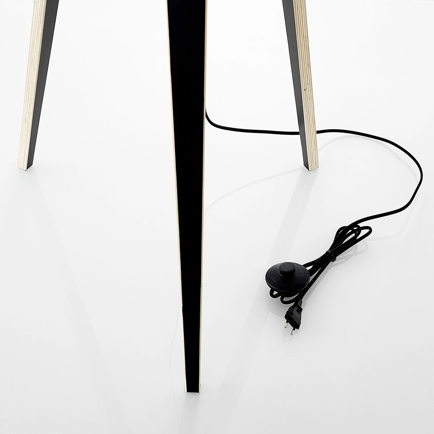 Lucande Bodhi Tripod-Stehleuchte, Zylinder, Weiß 11 Lucande Bodhi Tripod-Stehleuchte, Zylinder, Weiß – Bild 9