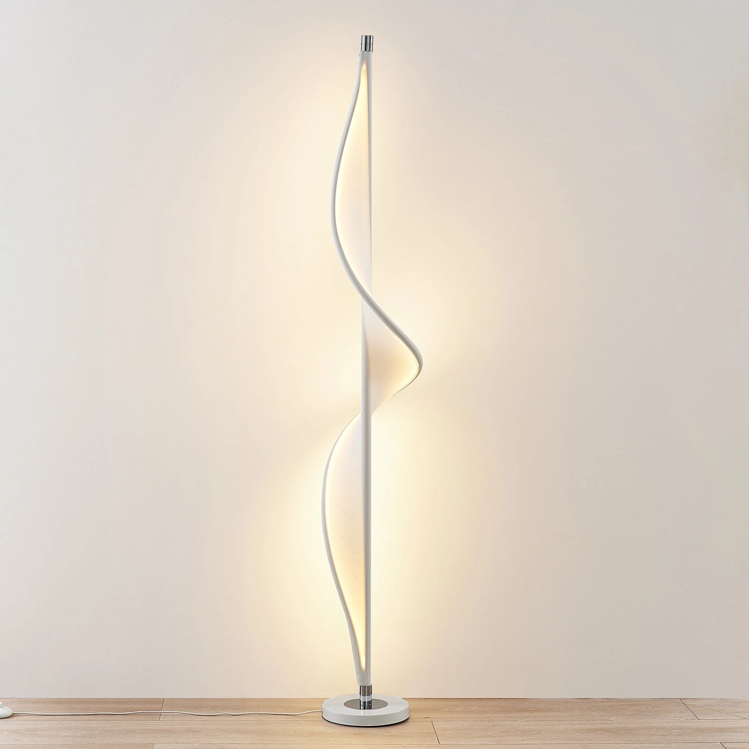 Lucande Edano LED-Stehlampe In Gedrehter Form 5 Lucande Edano LED-Stehlampe In Gedrehter Form – Bild 3