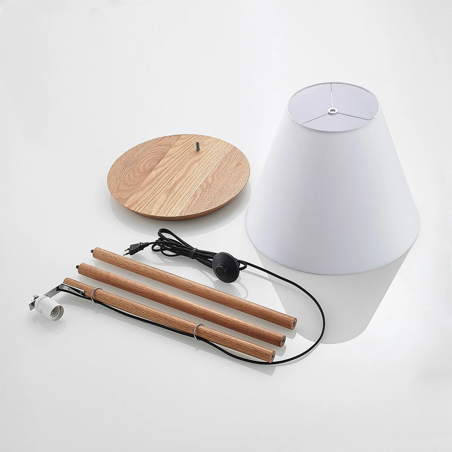 Lucande Jinda Stehlampe, Holzgestell, Stoff Weiß 11 Lucande Jinda Stehlampe, Holzgestell, Stoff Weiß – Bild 9