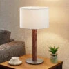 Lucande Larkira Stoff-Tischlampe, Holz, Rund, 32cm -Lucande 9628395