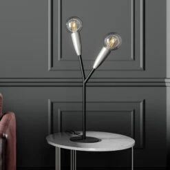 Lucande Carlea Tischlampe, 2-fl., Schwarz-nickel -Lucande 9639202 2