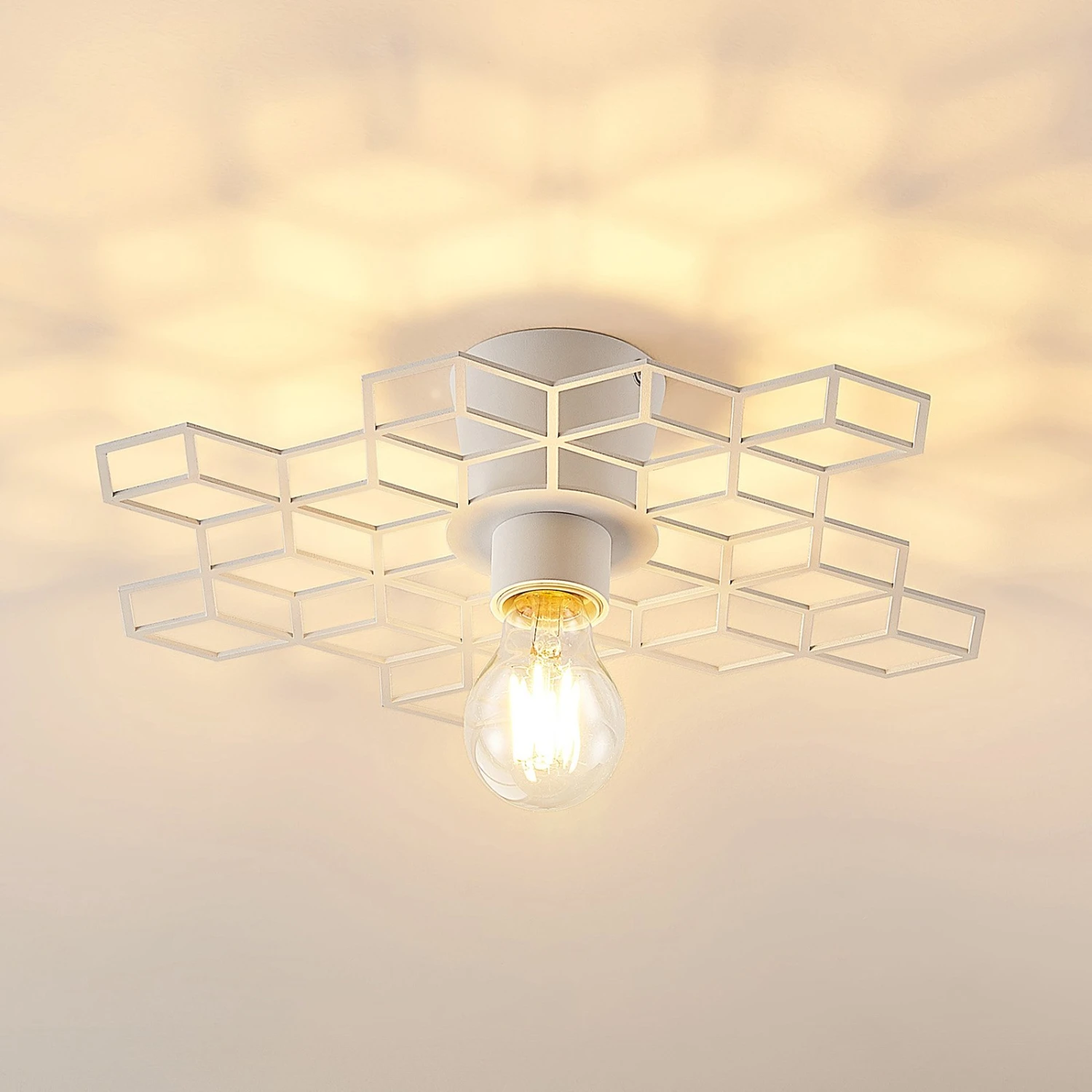 Lucande Alexaru Wandleuchte, Waben, Weiß 7 Lucande Alexaru Wandleuchte, Waben, Weiß – Bild 5