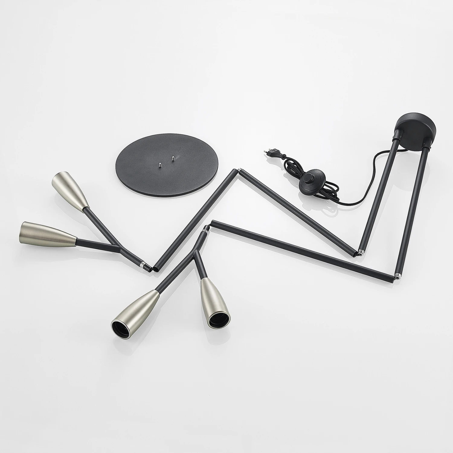 Lucande Carlea Stehleuchte, 4-fl., Schwarz-nickel 10 Lucande Carlea Stehleuchte, 4-fl., Schwarz-nickel – Bild 8