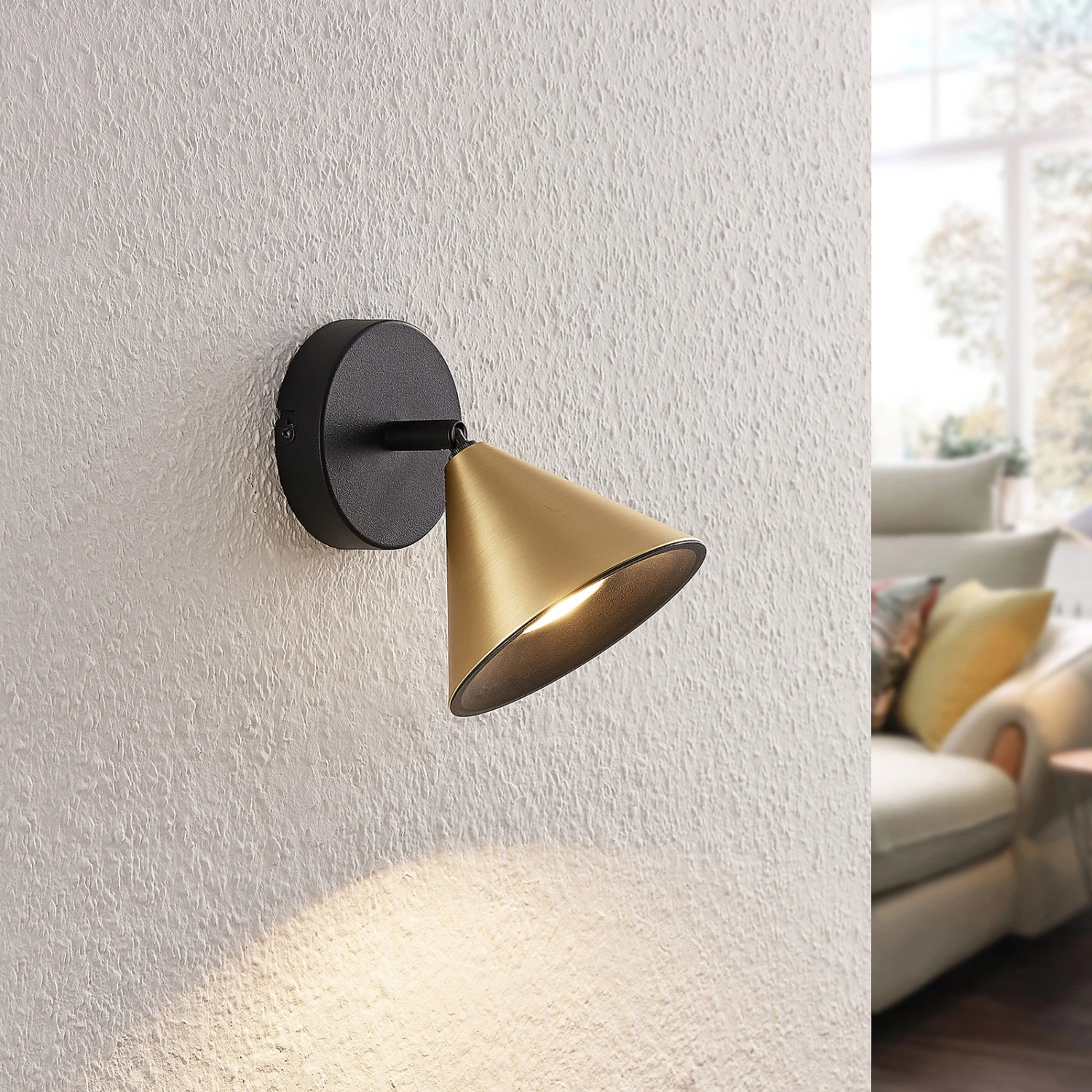 Lucande Kartio Deckenlampe, 1-fl.,neigbar, Messing 8 Lucande Kartio Deckenlampe, 1-fl.,neigbar, Messing – Bild 6