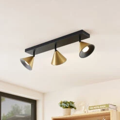 Lucande Kartio Deckenlampe, 3-fl.,neigbar, Messing -Lucande 9639267 1