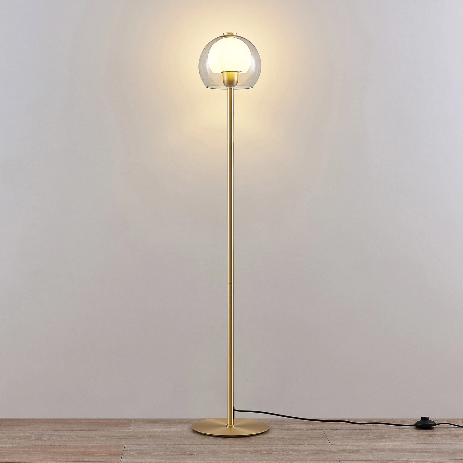 Lucande Mylah Stehleuchte Mit Glasschirm, Messing 7 Lucande Mylah Stehleuchte Mit Glasschirm, Messing – Bild 5