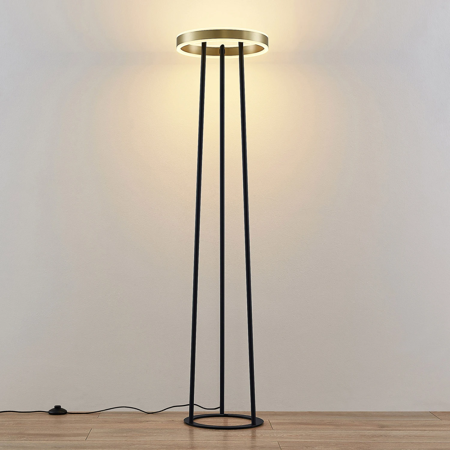 Lucande Seppe LED-Stehleuchte, Ø 30 Cm, Messing 7 Lucande Seppe LED-Stehleuchte, Ø 30 Cm, Messing – Bild 5