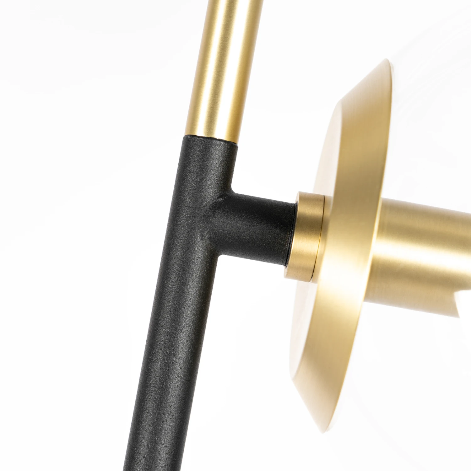 Lucande Sotiana Stehleuchte, 3 Glaskugeln, Messing 10 Lucande Sotiana Stehleuchte, 3 Glaskugeln, Messing – Bild 8