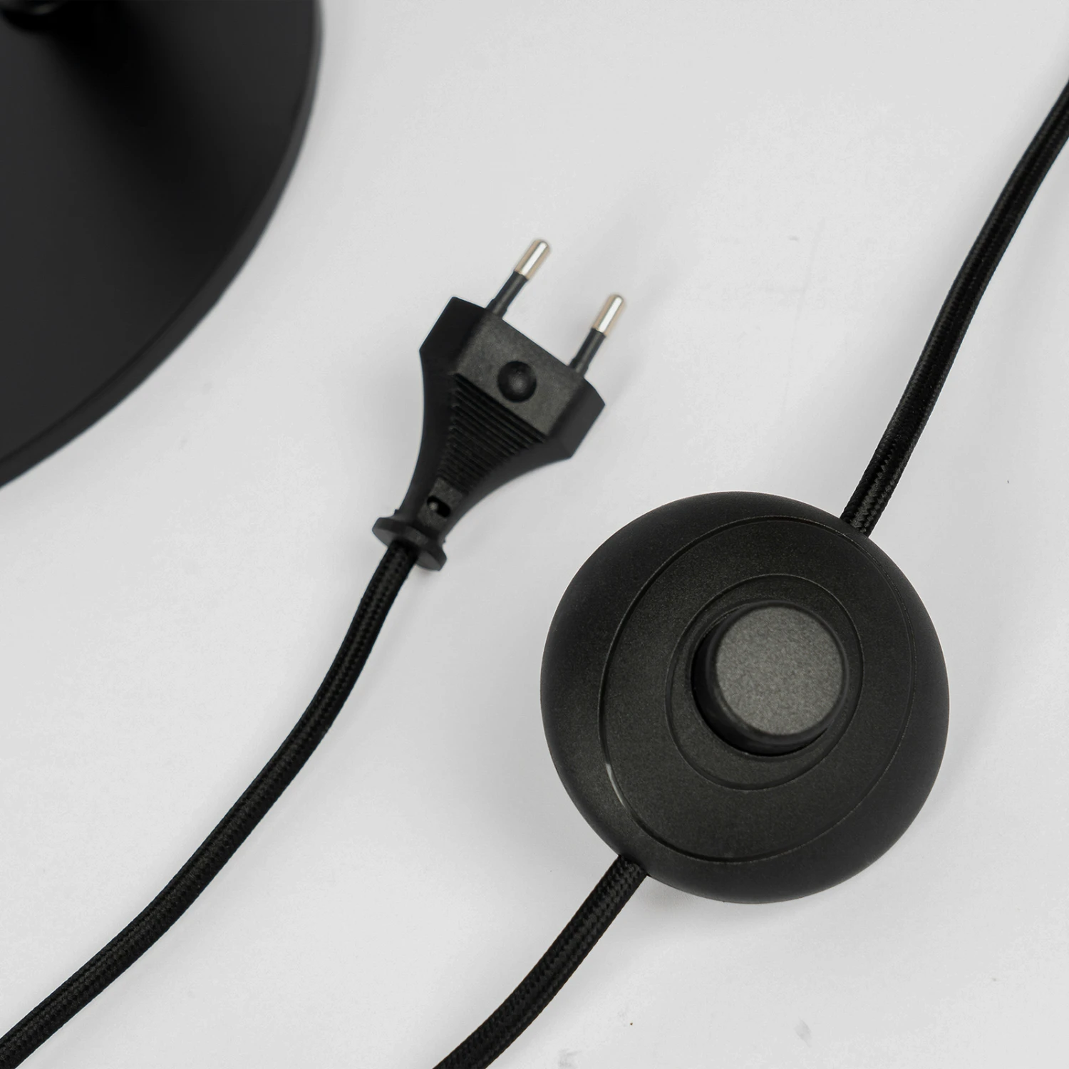 Lucande Mostrid Stehleuchte Aus Schwarzem Eisen 10 Lucande Mostrid Stehleuchte Aus Schwarzem Eisen – Bild 8