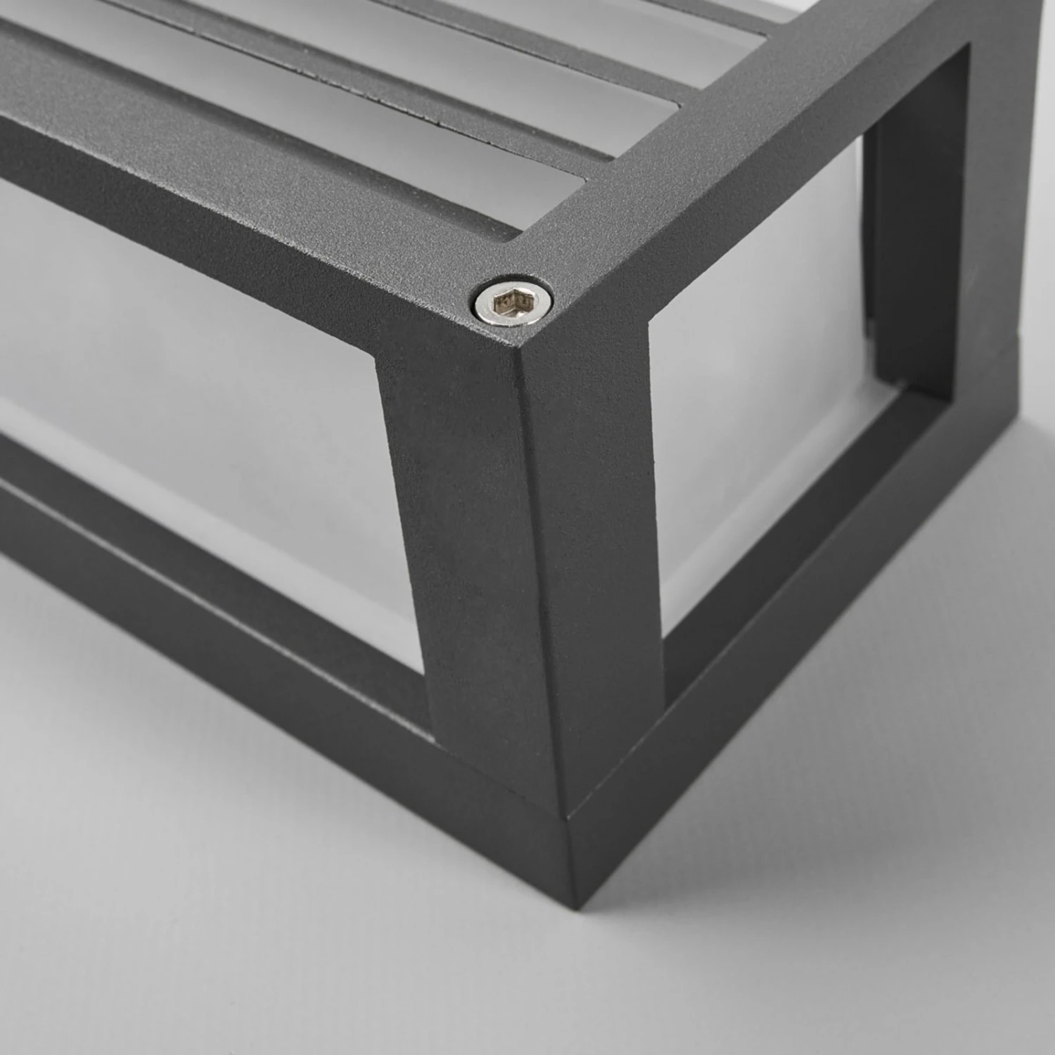 Lucande Gestreifte Außenwandlampe Aurelien, Dunkelgrau 8 Lucande Gestreifte Außenwandlampe Aurelien, Dunkelgrau – Bild 6