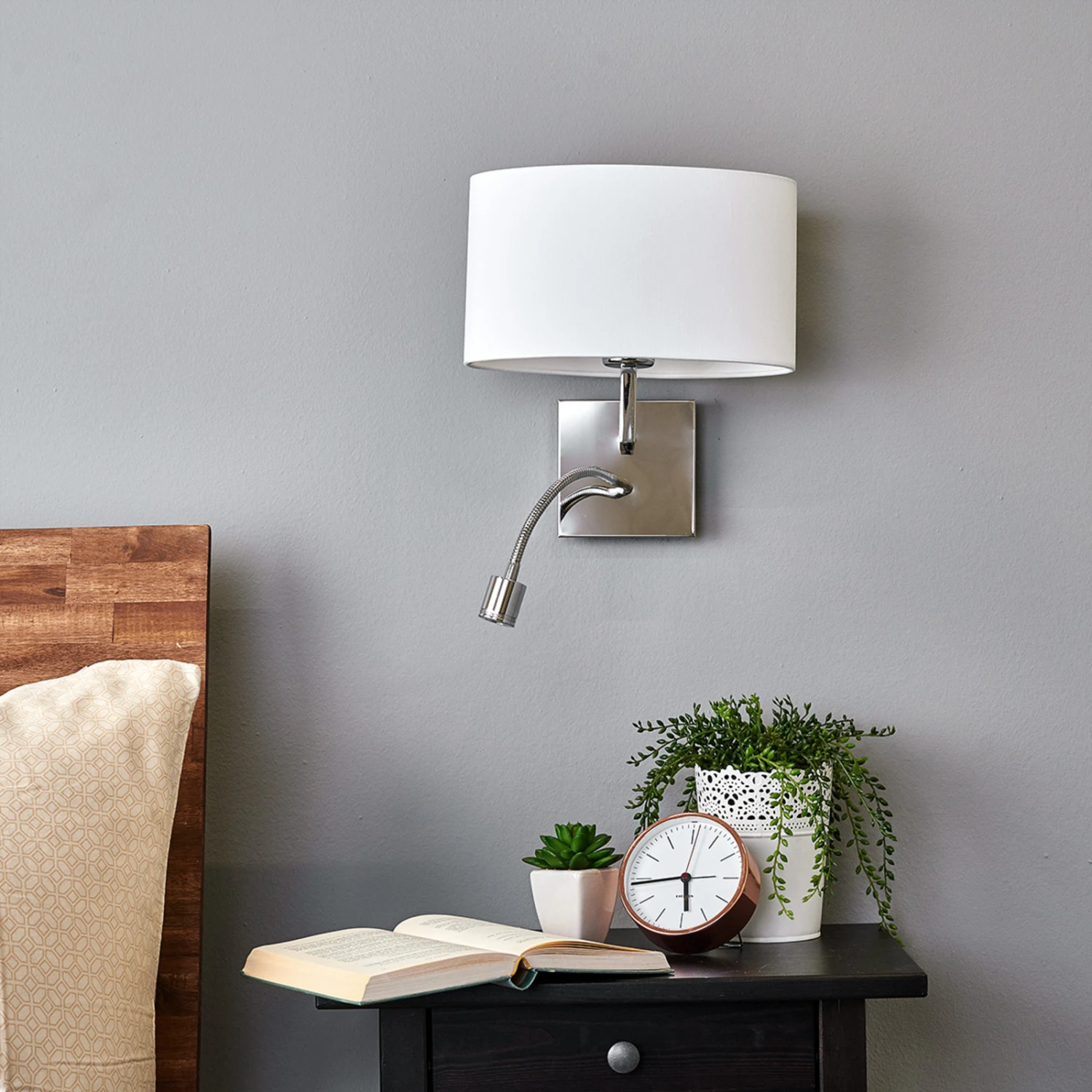 Lucande Weiße Stoff-Wandleuchte Karla Mit LED-Leselicht 6 Lucande Weiße Stoff-Wandleuchte Karla Mit LED-Leselicht – Bild 4