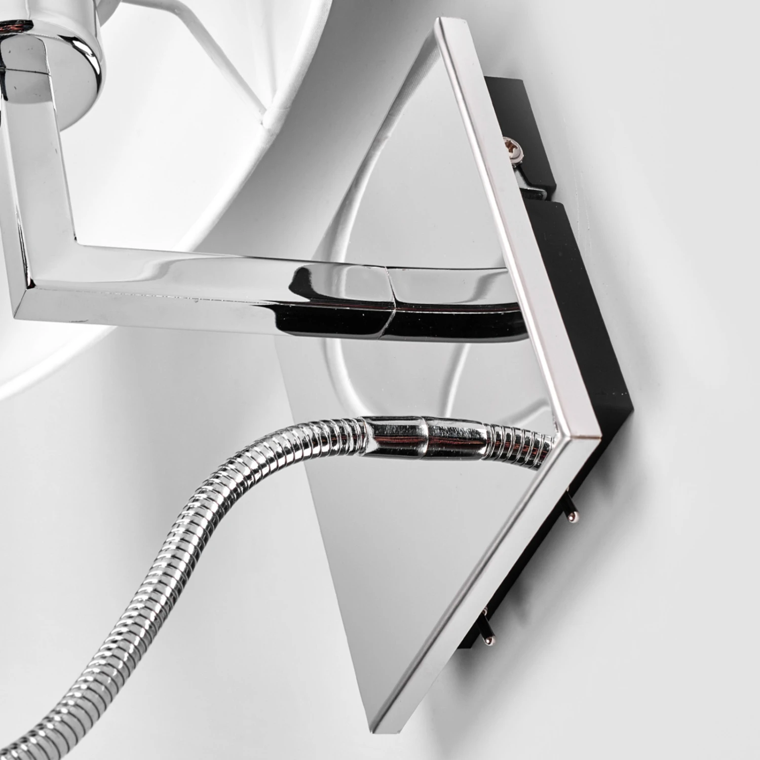 Lucande Weiße Stoff-Wandleuchte Karla Mit LED-Leselicht 9 Lucande Weiße Stoff-Wandleuchte Karla Mit LED-Leselicht – Bild 7